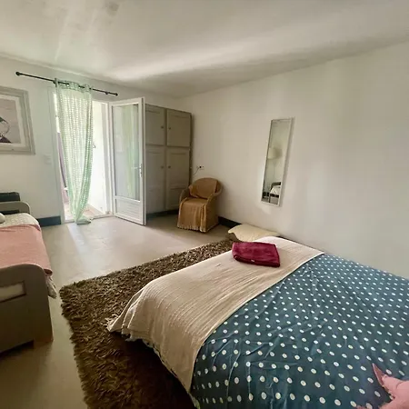 Le Mazet D'hotes Bed and breakfast 3*